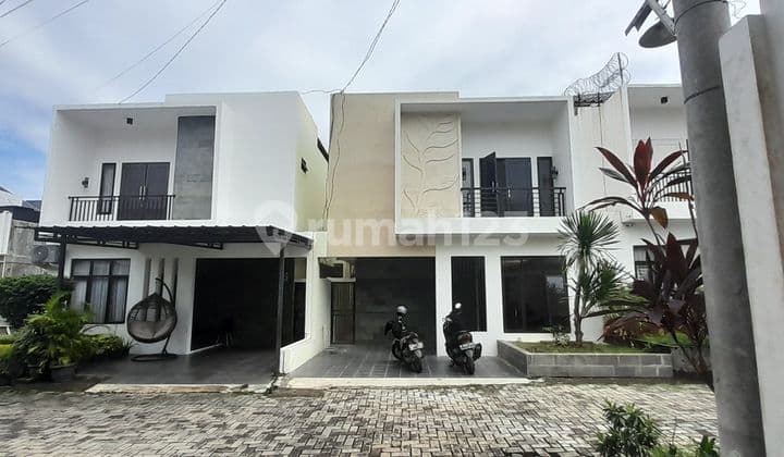 Rumah cantik 2 lantai dalam cluster 10 menit ke MRT fatmawati