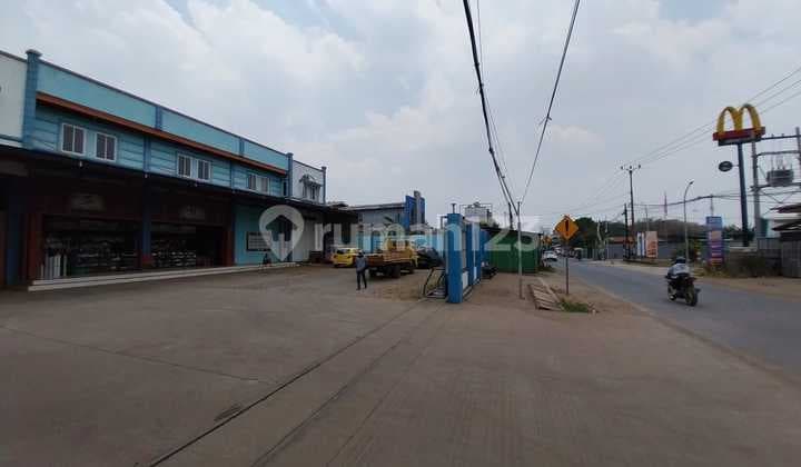 Land Shape Like a Pocket, Good Fortune. Cisauk Warehouse Positioned by the Roadside.