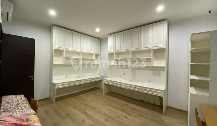 Best Deal Golf Island House Neat Condition Size 10X25 4+1BR Cluster Violin