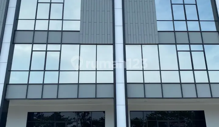 Uk 8X18 Soho Manhattan, 4 Lantai Posisi Area Cbd Sangat Strategis