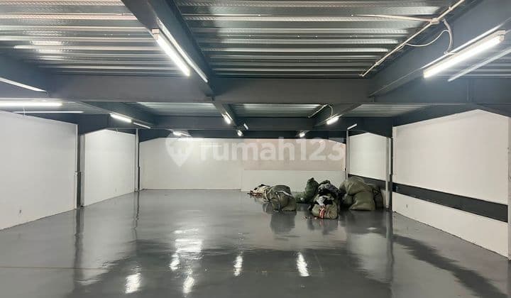 Eagle Sea Warehouse, Full 3 Floors Concrete with Goods Lift