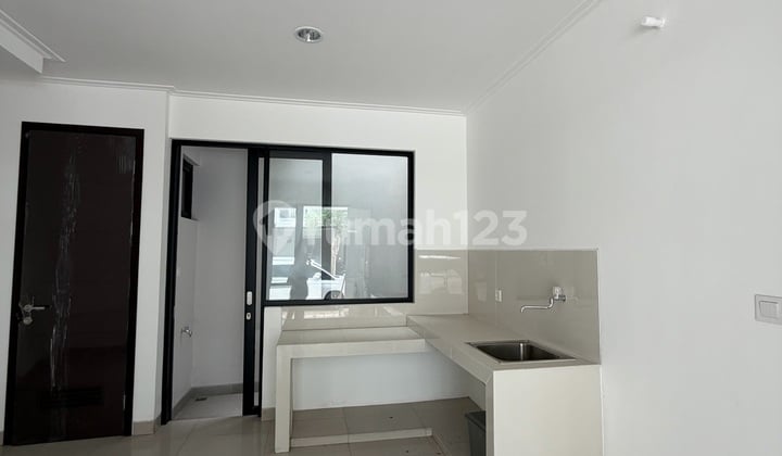 Rumah Unfurnish Disewakan Uk 4.5X10 2Lantai Kosongan Pik2 Milenial Brand New