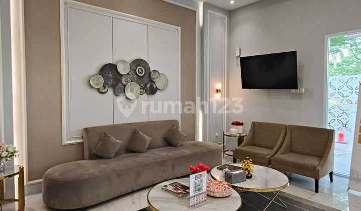 Posisi Strategis. Ada Lift. Ruko Gandeng 3. Sudah Jebol.