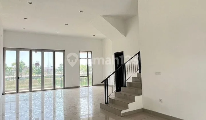 Directly Facing the Lake! LUXURY 2.5-Story House 250m2 in PIK 2.