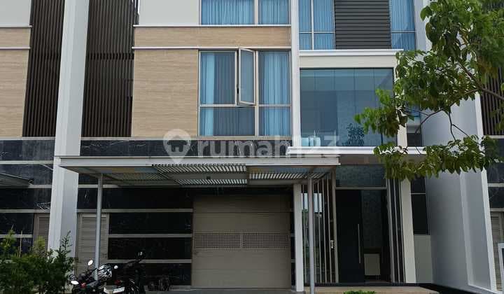 Experience The Charm Of Pantai Indah Kapuk With This Elegant Home
