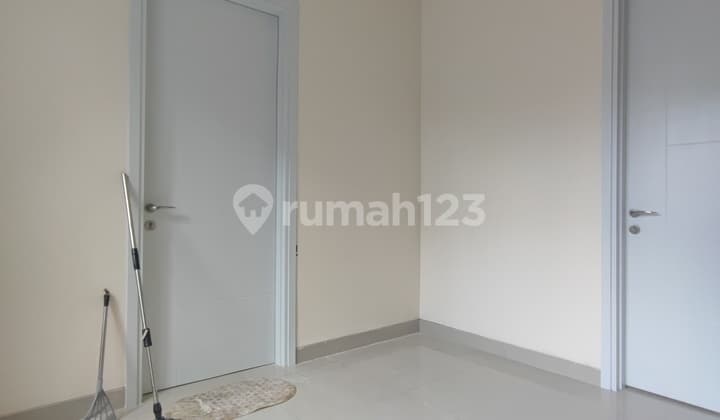 Well-Maintained Cabtik House in Green Lake City, Latin America, Size 10x25