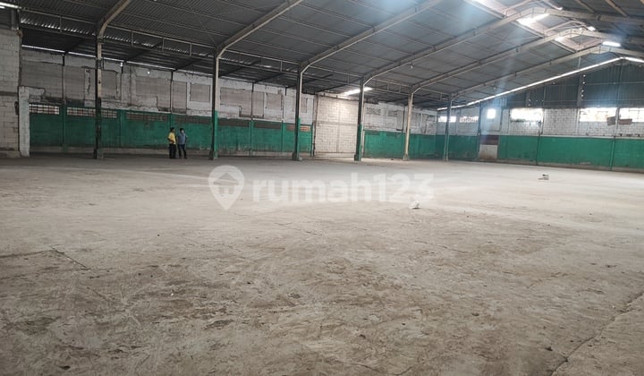 Warehouse by the Road in Jurumudi Baru, Area 1,500m2, Container Access, Tangerang