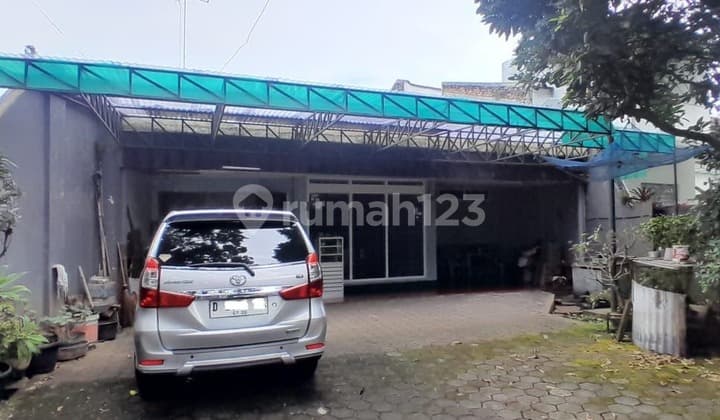 Dijual Rumah Besar Strategis di Hegarmanah Bandung