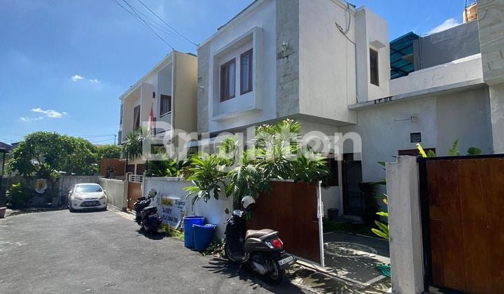 Rumah tinggal siap huni 2 lantai ditengah kota Denpasar akses jalan lebar dekat dengan jalan Raya Gatsu dilingkungan yang tenang dan nyaman dalam komplek Perumahan