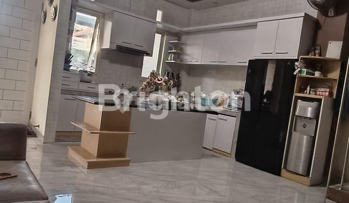Rumah 3 lantai full furnished siap huni dilokasi strategis ditengah kota Denpasar diarea Pemogan