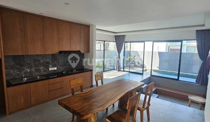 Villa 2 Lantai Full Furnished Dengan Private Pooldi Area Seminyak Lingkungan Tenang Dan Nyaman Lokasi Strategis Dekat Dengan Pantai Dan Area Wisatawan