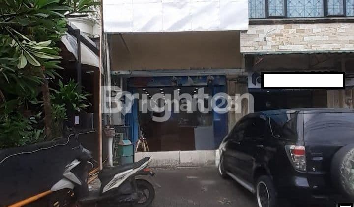 Ruko 3 lantai dipinggir jalan Raya lokasi strategi dilokasi komersial cocok untuk segala usaha maupun perkantoran diarea Denpasar barat