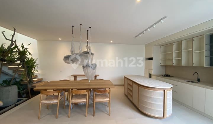 Rumah 2 Lantai Bangunan Baru Dengan Desain Serta Furnished Yang Aesthetic Dan Cozy Lingkungan Tenang Dan Aman Lokasi Strategis Ditengah Kota Denpasar Area Renon