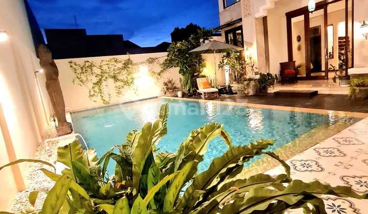 Luxury Living At Alamsutera - Private Pool & Elegant Furnish
