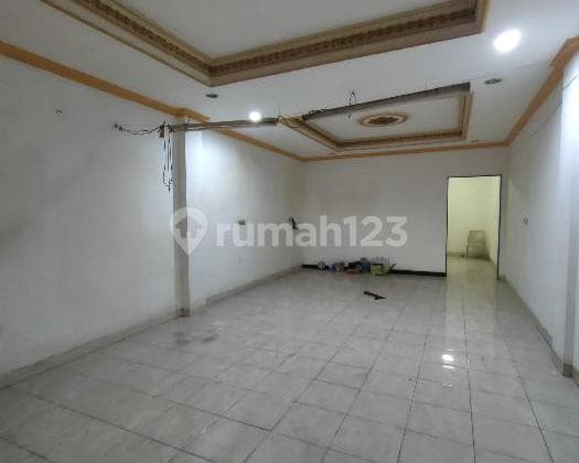Pinggir Jalan Jelambar Utama 3 Lantai Siap Pakai Semi Furnished