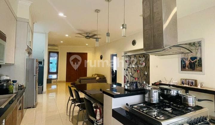 Rumah Modern Terawat 2.5 Lantai Siap Huni Cluster Alam Sutera
