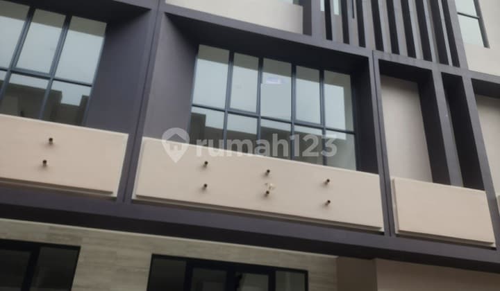 RUKO ENCHANTE DI BSD CITY 3 LANTAI SIAP PAKAI LOKASI STRATEGIS