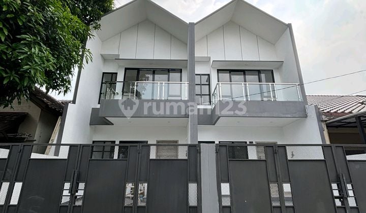 Rumah Baru 2 Lantai Siap Huni Lokasi Strategis Villa Melati Mas