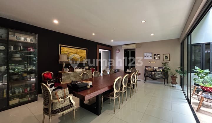 Nego Sampai Deal! Rumah Bagus 280 M2 SHM Berperabot Lengkap di Tebet