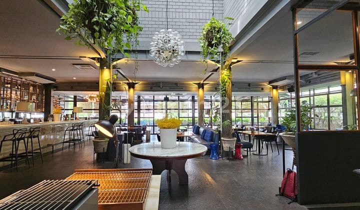 Ruang Usaha Luas Bagus Strategis Area Premium Kemang Jakarta SHM