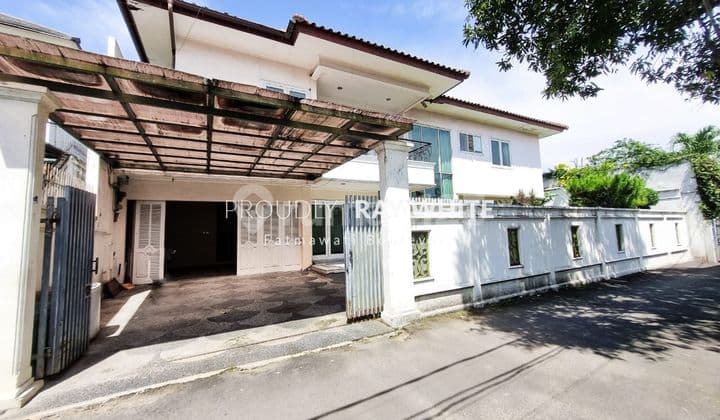 Rumah Nyaman Dalam Komplek Strategis di Ampera Jakarta Selatan