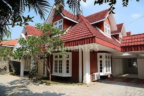 Rumah Sewa Lokasi Strategis Dekat Ke Kemang Jakarta Selatan