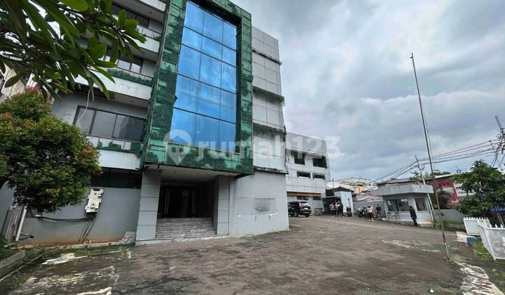 Gedung 4 dan 3 Lantai 1467M2 di Jakarta Selatan