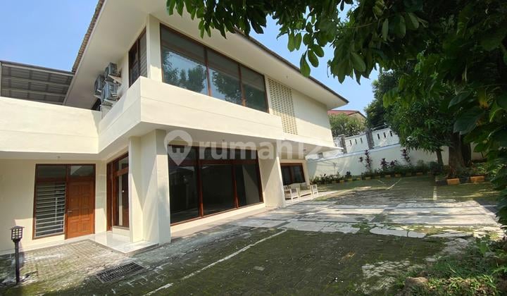 Rumah Luas Cocok untuk Kantor Kemang Jakarta Selatan