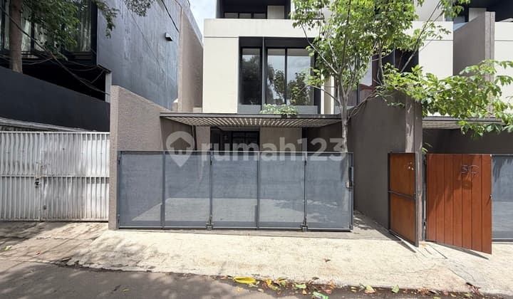 Rumah Baru, 2 Lantai, SHM, di Kemang