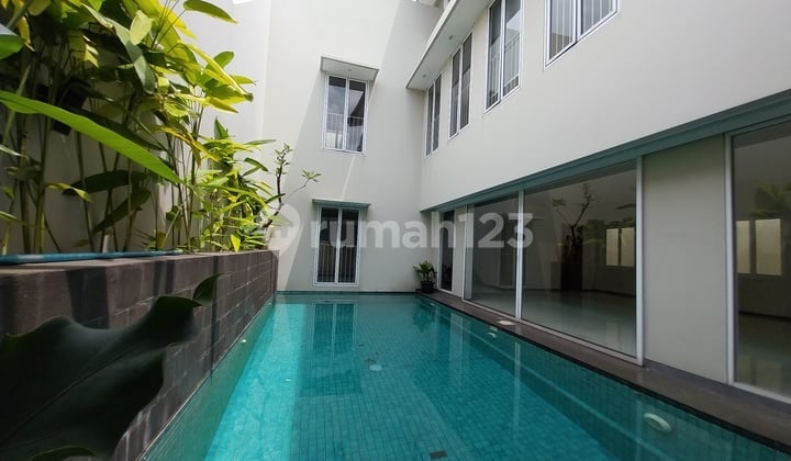 Good Rental House Ready to Occupy Kebayoran Baru