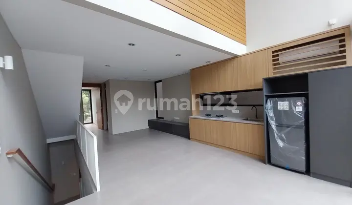 New House, 2 Floors, Freehold Certificate, in Kemang