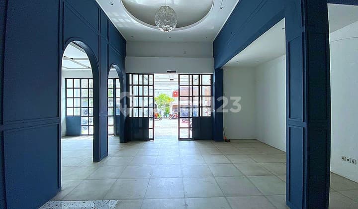 Ruang-Usaha di Kebayoran Baru 360.0 M² Unfurnished