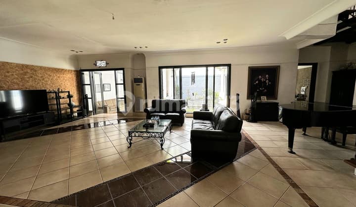 Rumah, Bebas Banjir, 3 Lantai, SHM, Siap Huni