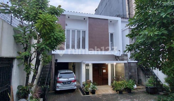Rumah Pinggir Jalan Utama Area Bisnis Strategis Kebayoran Baru