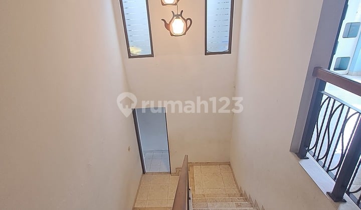 Rumah 3 Lantai Bagus Semi Furnished SHM di Gading Park View , Jakarta Utara