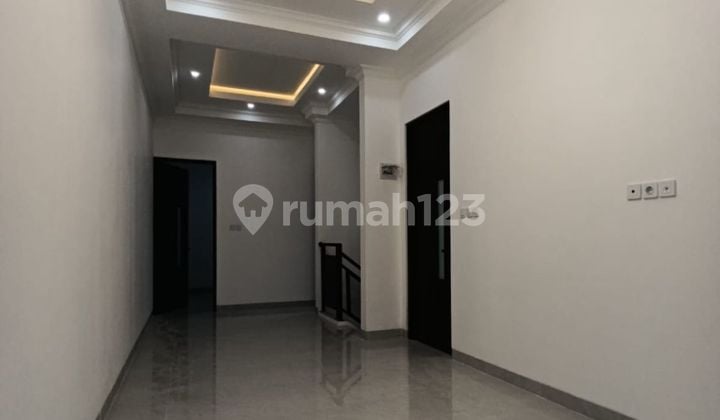 Rumah 2 Lantai Baru Semi Furnished SHM di BSD Kencana Loka, Tangerang