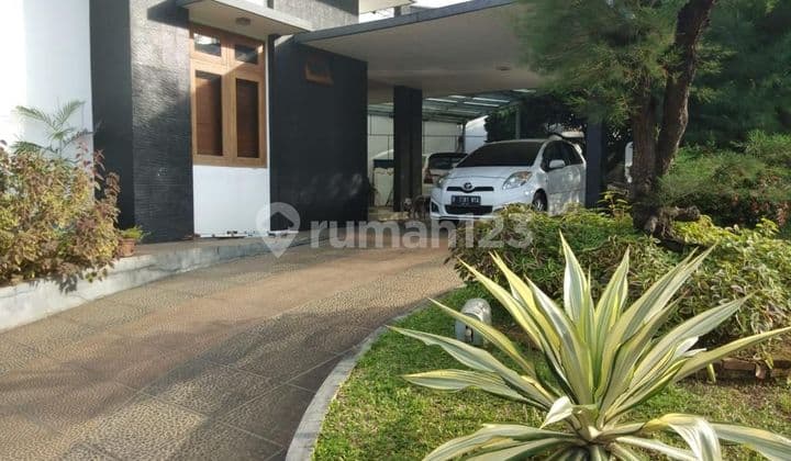 Rumah minimalis modern di Kencana Loka BSD