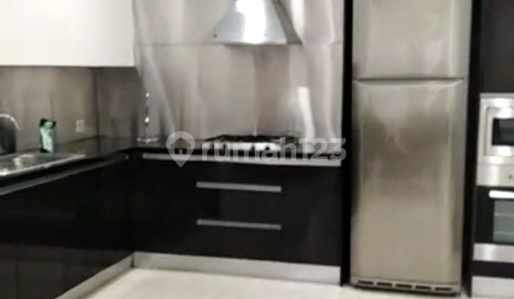 Rumah bagus di townhouse Senayan Golf