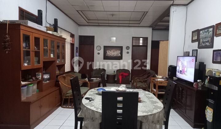 Dijual rumah tua terawat lokasi strategis pusat kota sayap naripan atau lengkong besar