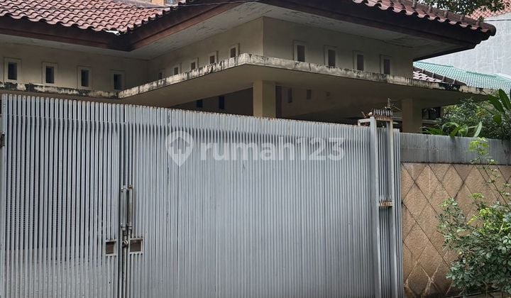 For Sale: Modern Tropical House with Classic Touches in Kebayoran Baru