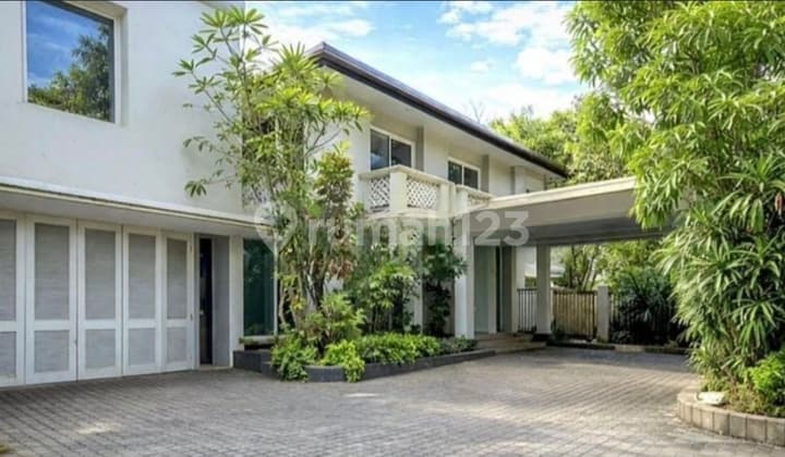 For Rent Rumah Bergaya Modern ,Hook dengan Pool di Kebayoran Baru