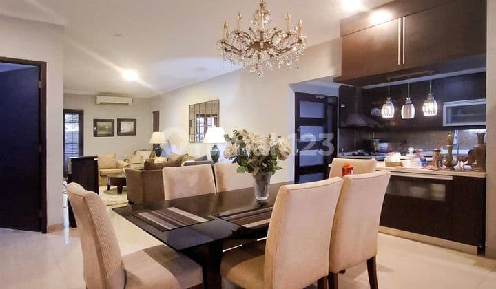 For Sale Rumah Tinggal Modern Tropis di Jakarta Selatan