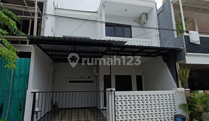 Disewakan Semi Furnish Rumah 2 Lantai Pakuwon City