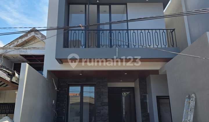 For Sale: New 2-Story House Manyar Tirtoyoso