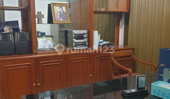 Ruang usaha strategis dan high trafic di Jalan Riau Bandung