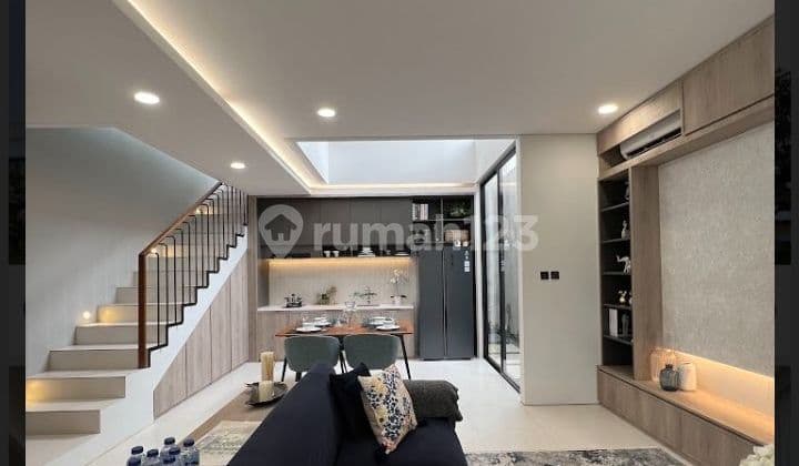 Rumah di Cilandak Jak-Sel 3 Lantai + rooftop