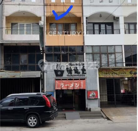 Disewakan Ruko Panjang Eks Restoran di Taman Ratu