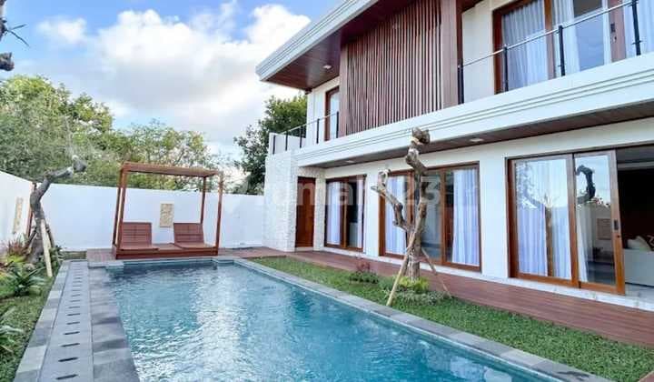 Villa Mewah 3 Lantai dan 9 Kamar Tidur Nusa Dua Bali