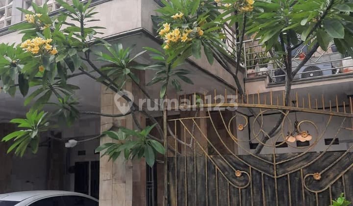 Rumah Bagus SHM di Ciracas