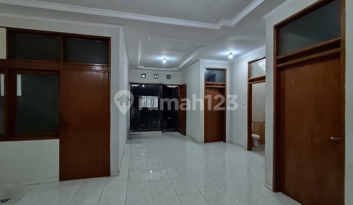 Rumah Renov Tki 3 Selantai dengan Kt 3+1